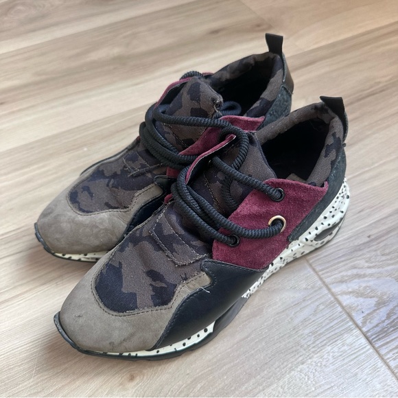 Steve Madden - Picture 2 of 4